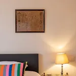 - Le Vieux Marronnier Hotel *