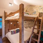 - Le Vieux Marronnier Hotel *
