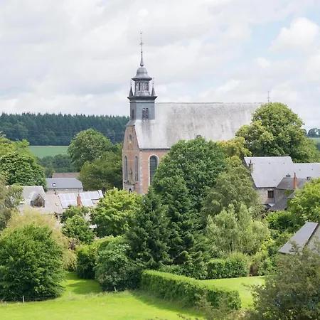 Дом отдыха Charming Holiday Home With Garden Foy-Notre-Dame