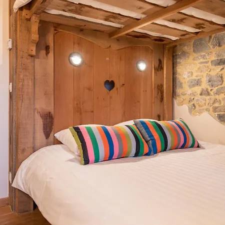- Le Vieux Marronnier Hotel