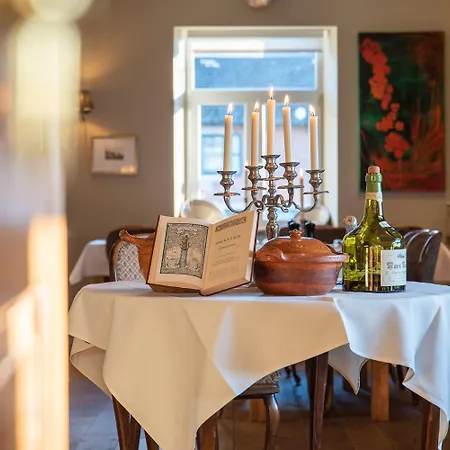 - Le Vieux Marronnier Hotell *