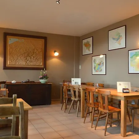 Дом отдыха Charming Holiday Home With Garden Foy-Notre-Dame