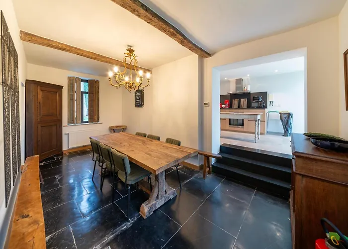 - Le Vieux Marronnier Hotel *