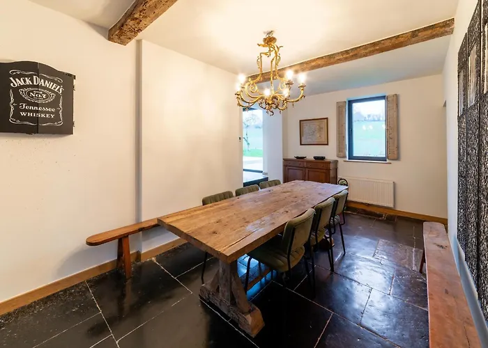 - Le Vieux Marronnier Hotel *