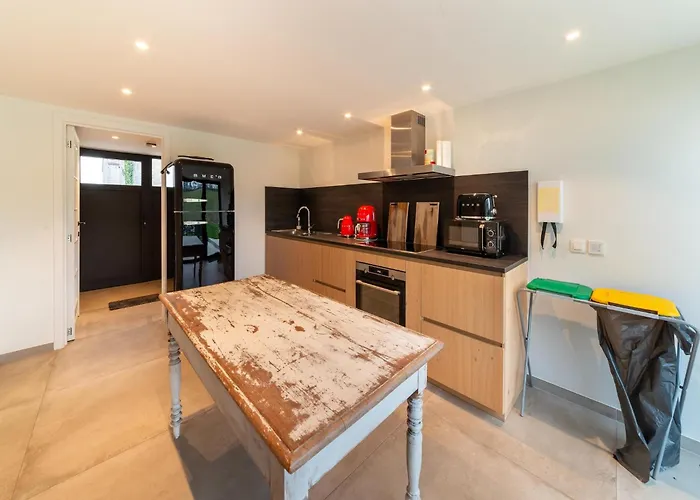 - Le Vieux Marronnier Hotel