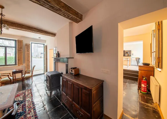 - Le Vieux Marronnier Hotel