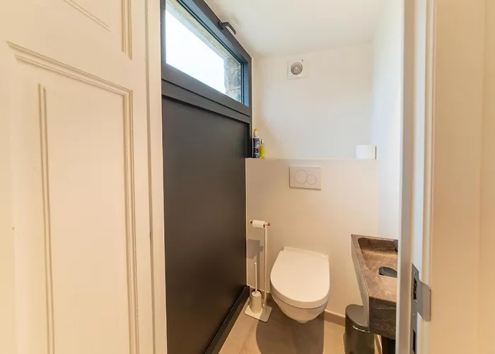 - Le Vieux Marronnier Hotel *