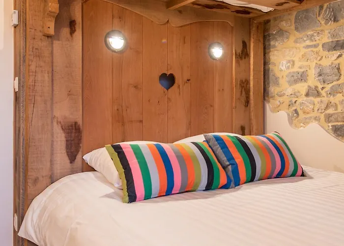 - Le Vieux Marronnier Hotel